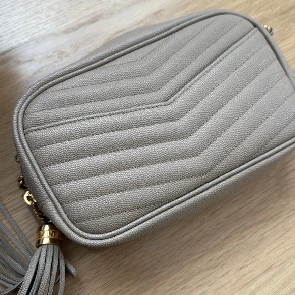 Saint Laurent mini Lou
Used a handful of time/scratches on front logo - Picture 6 of 8